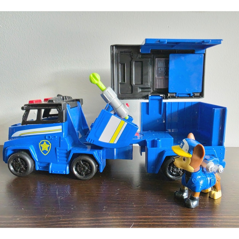 Paw Patrol Big Truck Pups Chase Transforming Rescue Truck with Figure and Dart